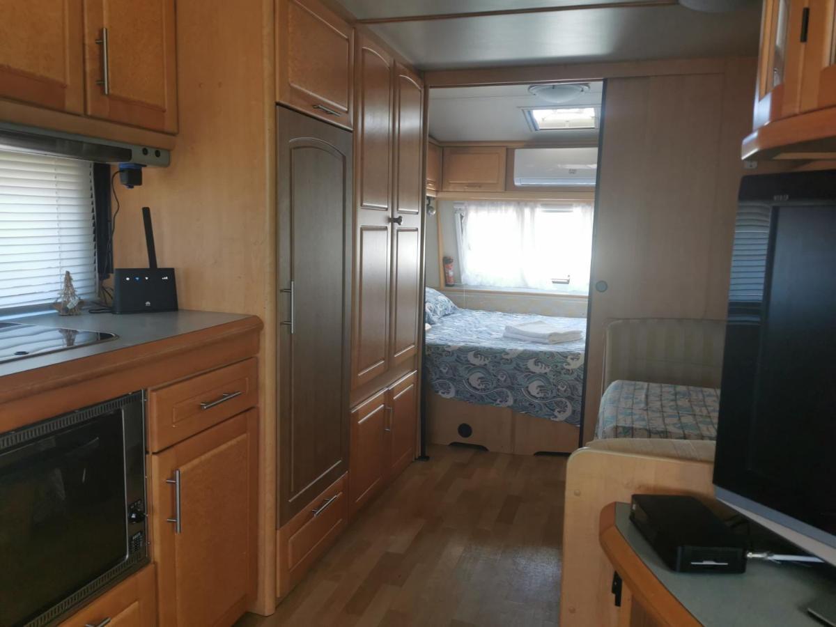 Sea Caravan/Camper On The Beach Hotel Китен Екстериор снимка