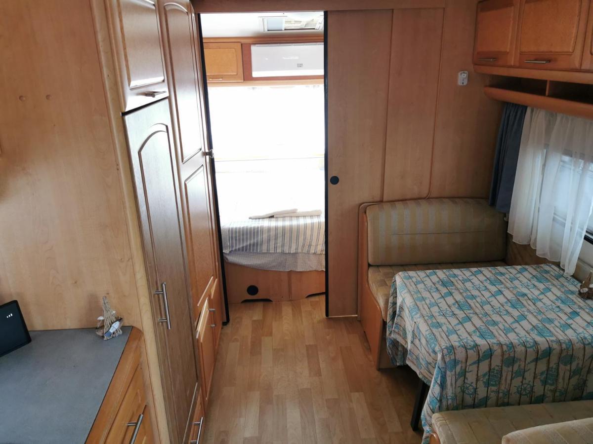 Sea Caravan/Camper On The Beach Hotel Китен Екстериор снимка