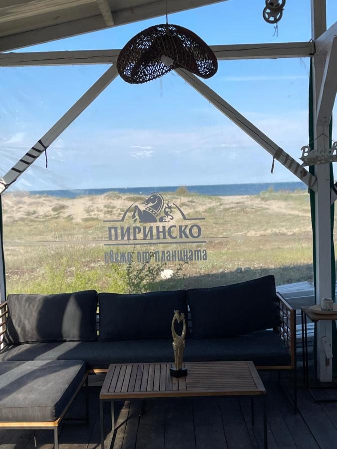 Sea Caravan/Camper On The Beach Hotel Китен Екстериор снимка