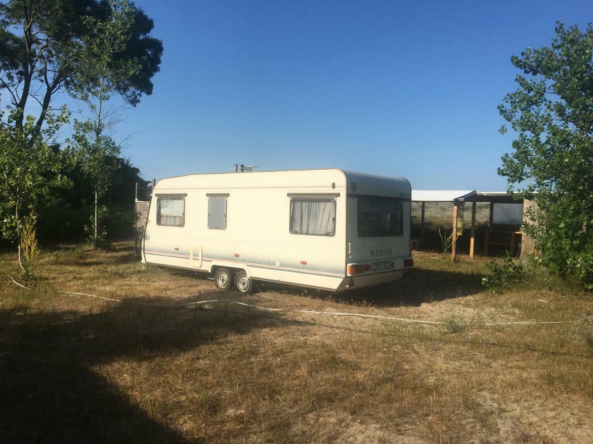 Sea Caravan/Camper On The Beach Hotel Китен Екстериор снимка